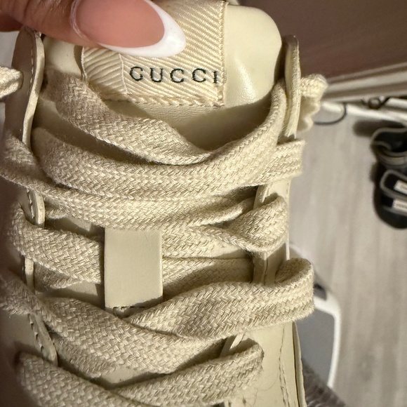 **Authentic* WOMEN'S RHYTON GUCCI LOGO LEATHER SNEAKER - Picture 7 of 8